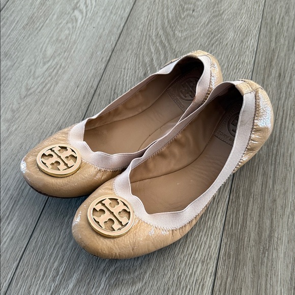 Tory Burch Shoes - Tory Burch Caroline patent leather Tan Ballet Flats size 8